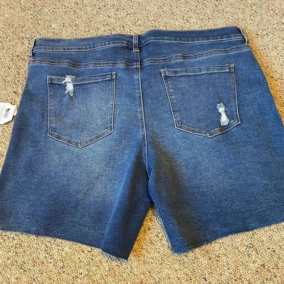 NWT Time & Tru Maternity Comfort Stretch Better Bermuda Jeans Short Size 20 XXL - Picture 5 of 5